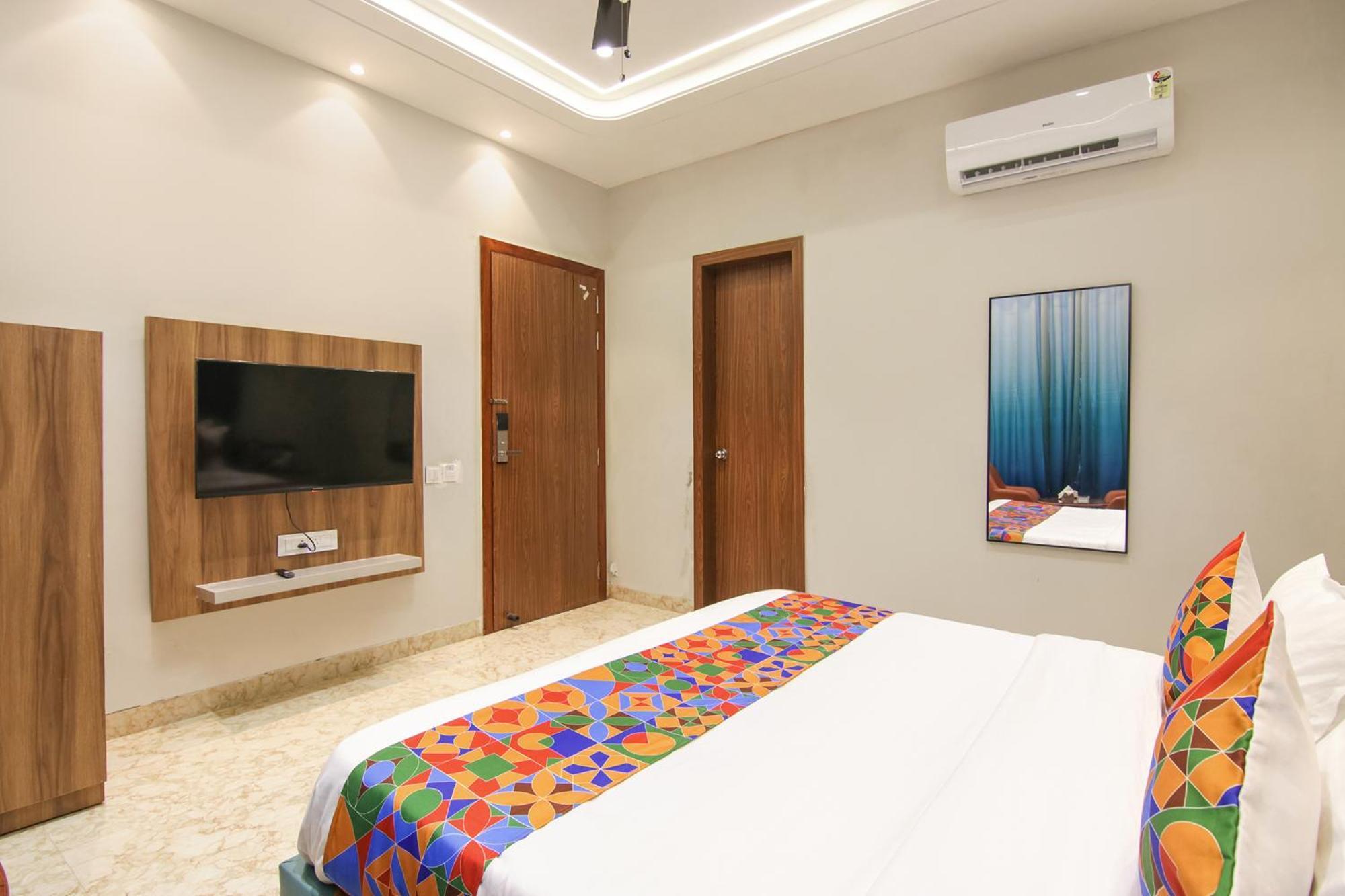 Fabhotel Prime Royal Court ลูดิฮานา ภายนอก รูปภาพ