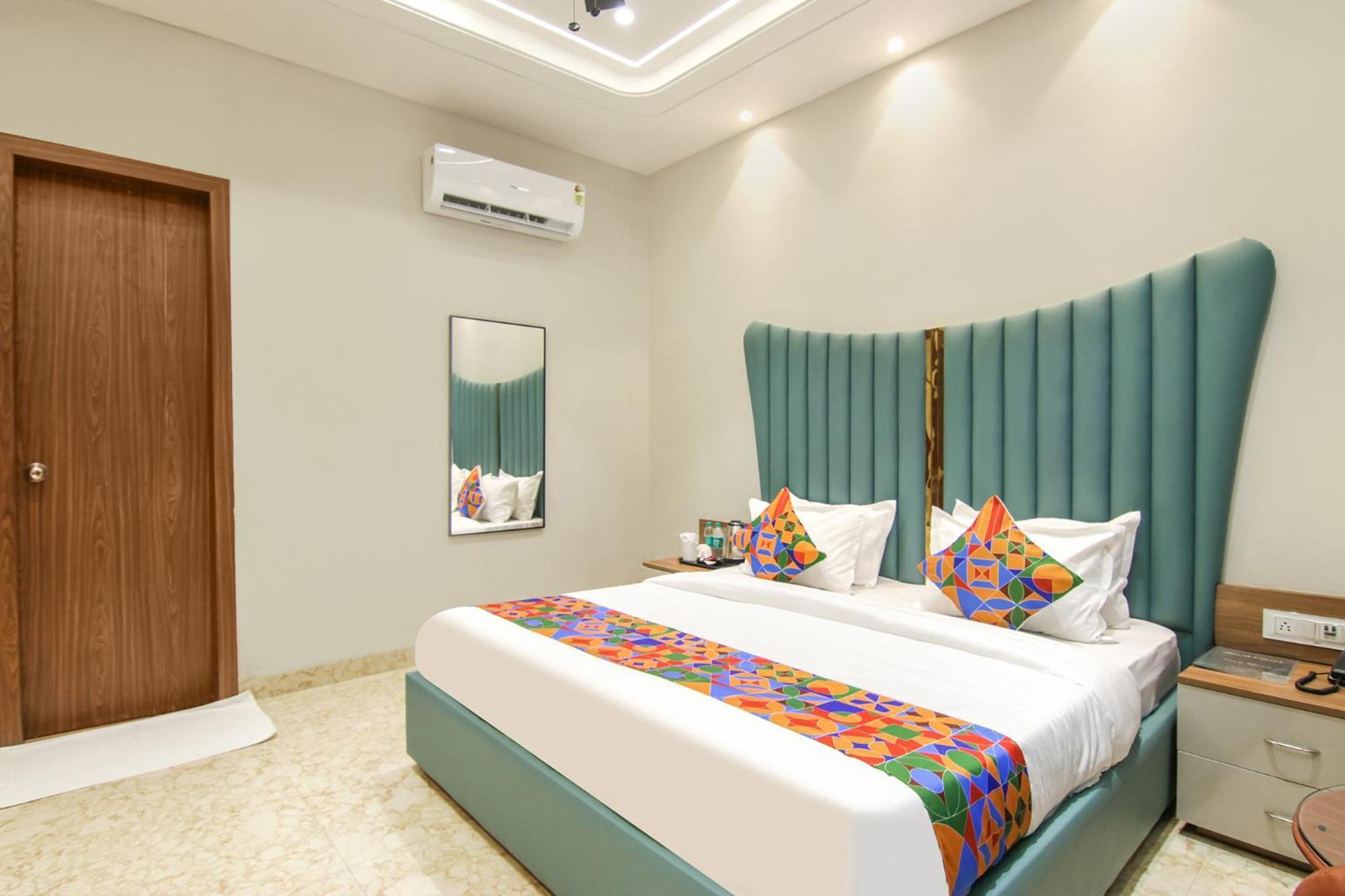 Fabhotel Prime Royal Court ลูดิฮานา ภายนอก รูปภาพ
